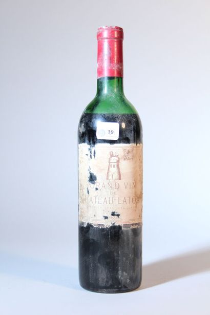 null 1973 - Château Latour, Pauillac, 1 blle, mi-épaule, étiquette abimée