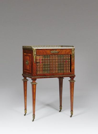 null Chevet de style Louis XVI en placage de palissandre et de bois de rose formant...