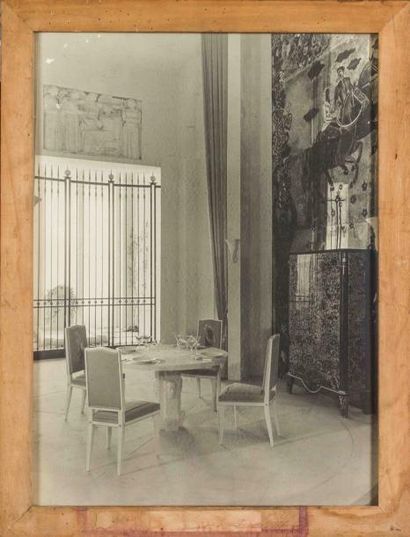 null ANDRÉ ARBUS (1903-1969)Intérieur, circa 1930Tirage argentique56 x 41 cm