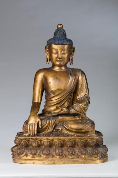 null Important lot de trois sculptures de bouddha en bronze doré, Chine, dynastie...