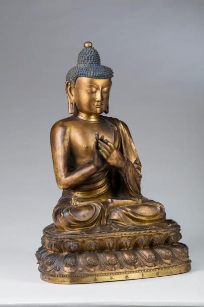 null Important lot de trois sculptures de bouddha en bronze doré, Chine, dynastie...