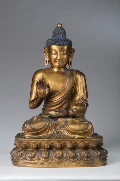  Important lot de trois sculptures de bouddha en bronze doré, Chine, dynastie Ming,...