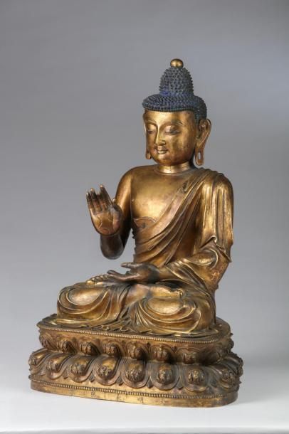  Important lot de trois sculptures de bouddha en bronze doré, Chine, dynastie Ming,...