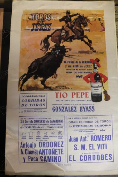 null Ensemble d’affiches en soie dont : 

	Toros en Jerez Feria de Septiembre 1967

	Feria...