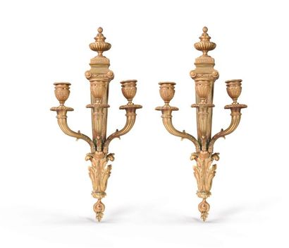 null PAIRE D’Appliques EN Bronze Doréà trois lumières et décor de feuillages ; signée...