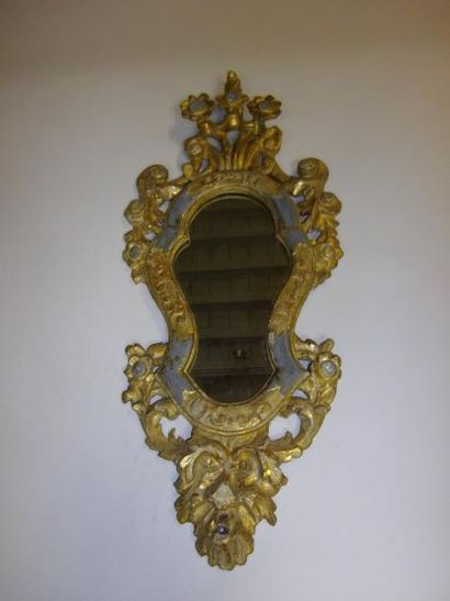 null Miroir d’applique de lumière de forme contournée à fronton en bois mouluré,...