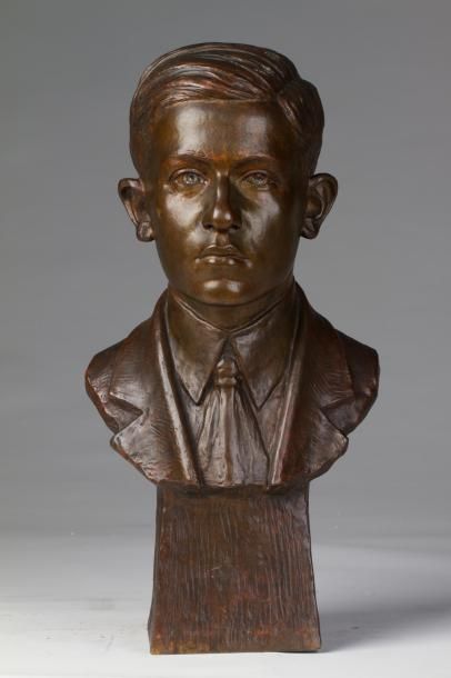null POURQUET Henri-Charles(1877-1943), 

	Portrait en buste d’un jeune homme

	Epreuve...
