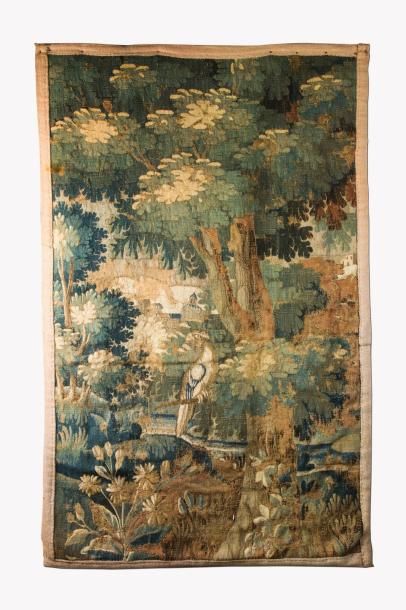 null FRAGMENT TAPISSERIE AUBUSSON

à décor d'un oiseau exotique dans un paysage de...