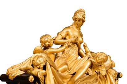 null PENDULE

représentant Vénus jouant avec des amours,

en bronze patiné et doré,...