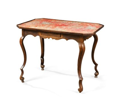 null TABLE EN CABARET EN BOIS TEINTE

ouvrant à un tiroir. XVIIIème siècle. 

Haut.:...