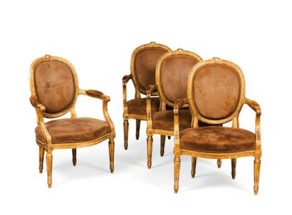 null MOBILIER DE SALON
composé d’un canapé, de quatre fauteuils, deux chaises.
Style...