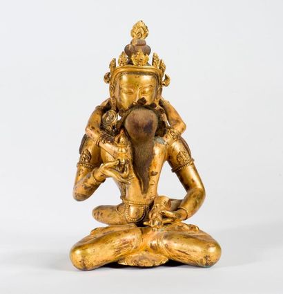 null Statuette de Vajradhara et sa parèdre en bronze doré

Tibet

Représenté assis...