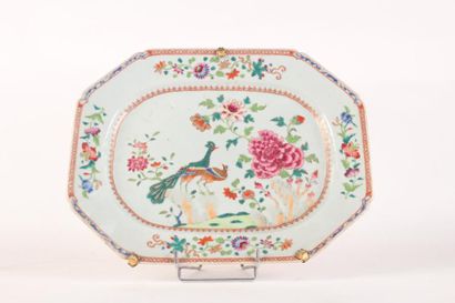 null Plat en porcelaine de la famille Rose

Chine, époque Qianlong, XVIIIe siècle

De...