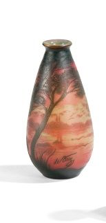 null DEVEZ ( 1872 - 1942)

Vase ovoïde en verre multicouche à décor de paysage lacustre...