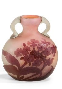 null EMILE GALLE (1846 - 1904)

Vase soliflore gourde en verre multicouche à décor...