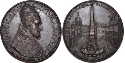 null INNOCENT X (1644-1655) Bronze. 38mm. Par Gaspare Morone. 1651. Refrappe XVIIIe...
