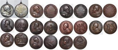 null CLEMENT IX (1667-1669) Ensemble de 10 médailles de Clement IX. 1 en argent et...