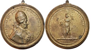 null CLEMENT XII (1730-1740) Bronze doré. 63mm. Par Ferdinando de Saint Urbain. 1730....
