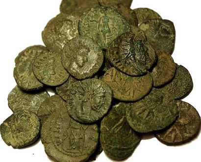 null Rome: 36 petits bronzes minimis de Tétricus 1 et 2 avec patine verte de la trouvaille....