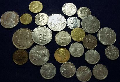 null Anciennes colonies: 26 monnaies: Nouvelle Calédonie, Comores, Madagascar, Indochine,...
