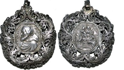 null PIE V (1566-1572)Argent. 24/28mm. Médaille octogonale montée dans un cadre ovale...
