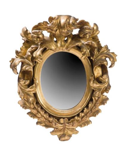 null Miroir en bois doré à décor de rinceaux de feuillages ; (anciennement un cadre).

Italie...