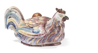 null Terrine couverte en faïence polychrome

figurant une poule,

Probablement Allemagne,...