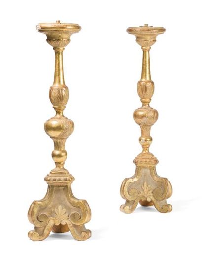 null Paire de piques cierges en bois doré

XVIIIème siècle

Haut. : 55,5 cm