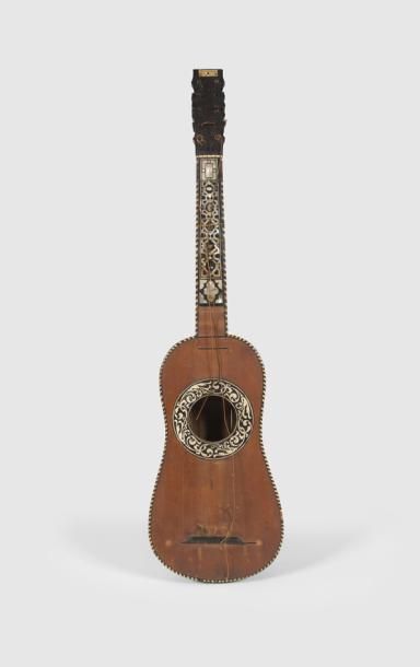 null Guitare baroque fabriquée à Paris dans la seconde partie du XVIIème siècle et...