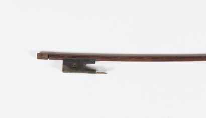 null Archet de violon anonyme fait vers 1820,

Baguette de forme ronde en bois exotique,...