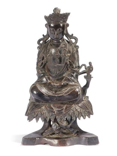 null Statuette de Bodhisattva en bronze

Chine, XVIIème / XVIIIème siècle

Assis...