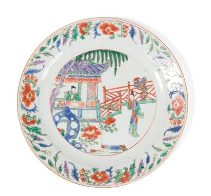 null Paire d'assiettes en porcelaine Famille Verte

Chine, XVIIIème siècle

Décorées...