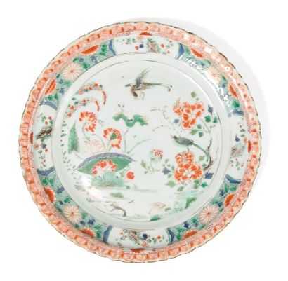 null Deux assiettes en porcelaine Famille Verte 

Chine, époque Kangxi (1662-1722)

À...