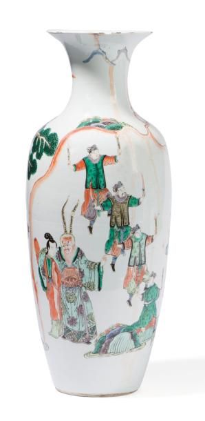 null Vase en porcelaine Famille Verte

Chine, XIXème siècle

De forme balustre, décoré...