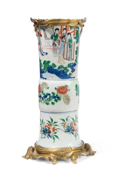 null Vase Gu en porcelaine Wucai monté bronze

Chine, époque Transition, XVIIème...