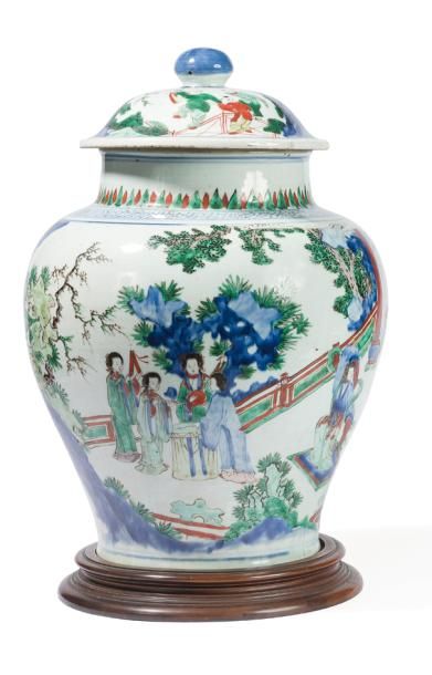 null Grande potiche couverte en porcelaine Wucai

Chine, époque Transition, XVIIème...