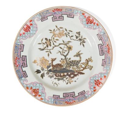 null Paire d'assiettes plates en porcelaine Famille Rose 

Chine, XVIIIème siècle

Décorées...
