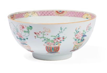 null Grand bol en porcelaine Famille Rose 

Chine, fin du XVIIIème siècle

Hémisphérique...