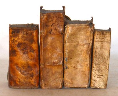 null DROIT

Réunion de 4 volumes des XVIe et XVIIe siècles reliés vélin souple :...