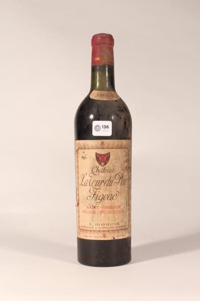null Château La Tour du Pin Figeac 1949 

Saint Emilion (rouge) - 1 blle étiquette...