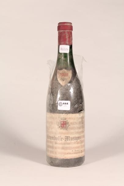 null 444 

 G. Roumier 1961 

Chambolle-Musigny (rouge) - 1 blle trace de colle sur...
