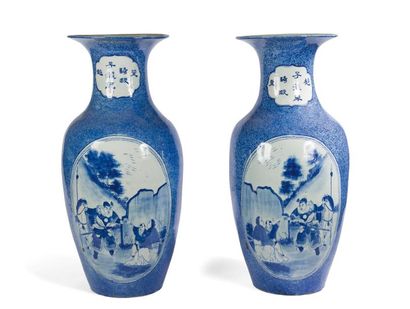 null Paire de vases en porcelaine bleu blanc

Chine, XXe siècle

De forme balustre,...