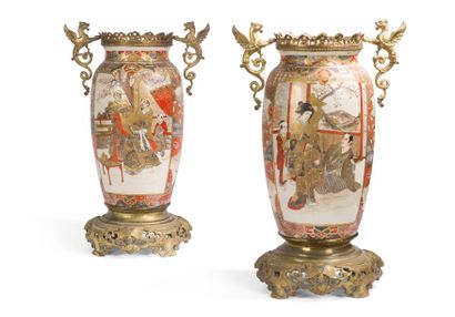 null Paire de vases en Satzuma à décor de samouraïs, monture en bronze doré.

Japon,...
