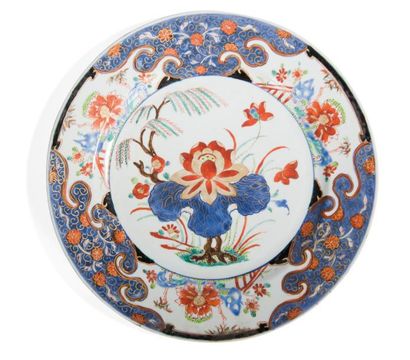 null Petit plat en porcelaine polychrome

Chine, XIXe siècle

Circulaire, émaillé...