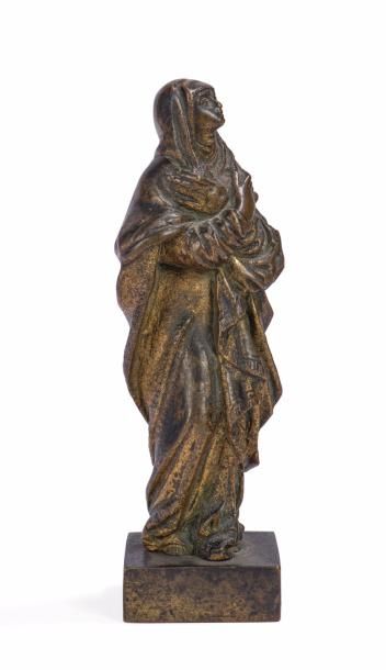Sujet en bronze patiné figurant la sainte-Vierge...