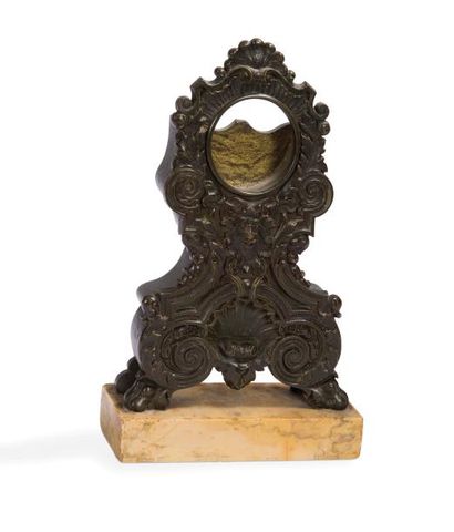 null Porte-montre en bronze à décor de mascarons, rinceaux et Circa 1830-1840

H....