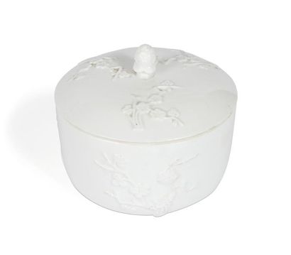 null Meissen

Pot à sucre rond couvert en porcelaine blanche à décor en relief de...
