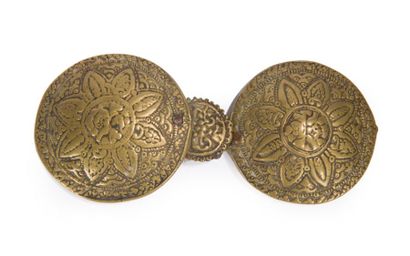 null Boucle de ceinture en bronze à décor stylisé de fleurs

Turquie, XIXème siè...