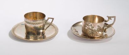 null Deux tasses a café en argent Minerve 950/1000ème : une à décor floral en applique,...