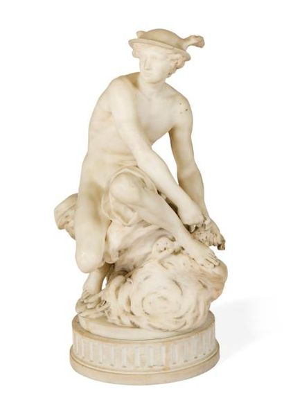null Figure en marbre blanc représentant Mercure attachant ses talonnières d’après...